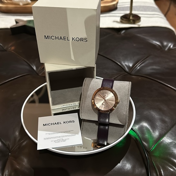 Michael Kors Garner, MK-2575 Women’s Watch in Plum and Rose Gold - Picture 10 of 12